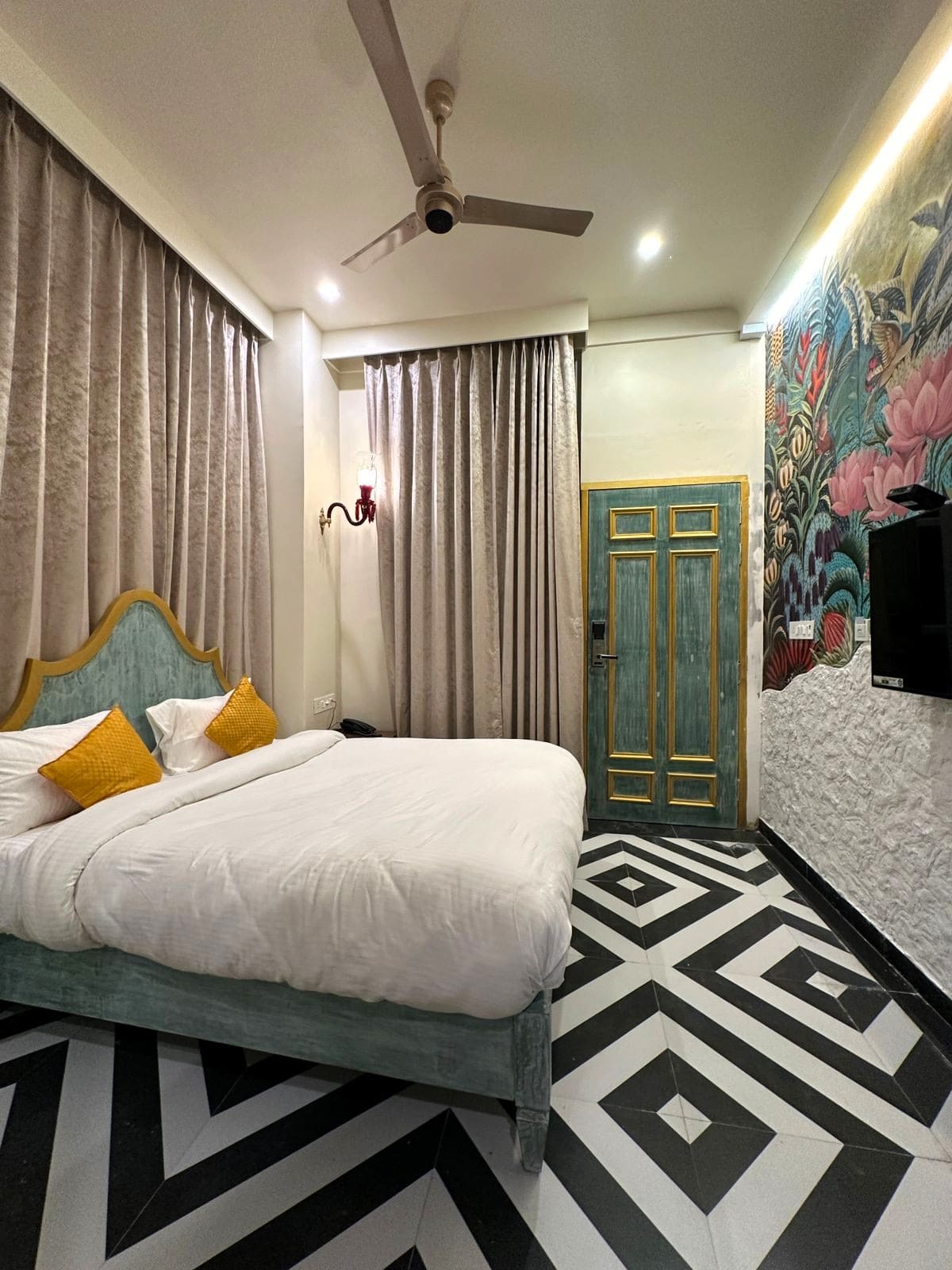 Classic Deluxe Room